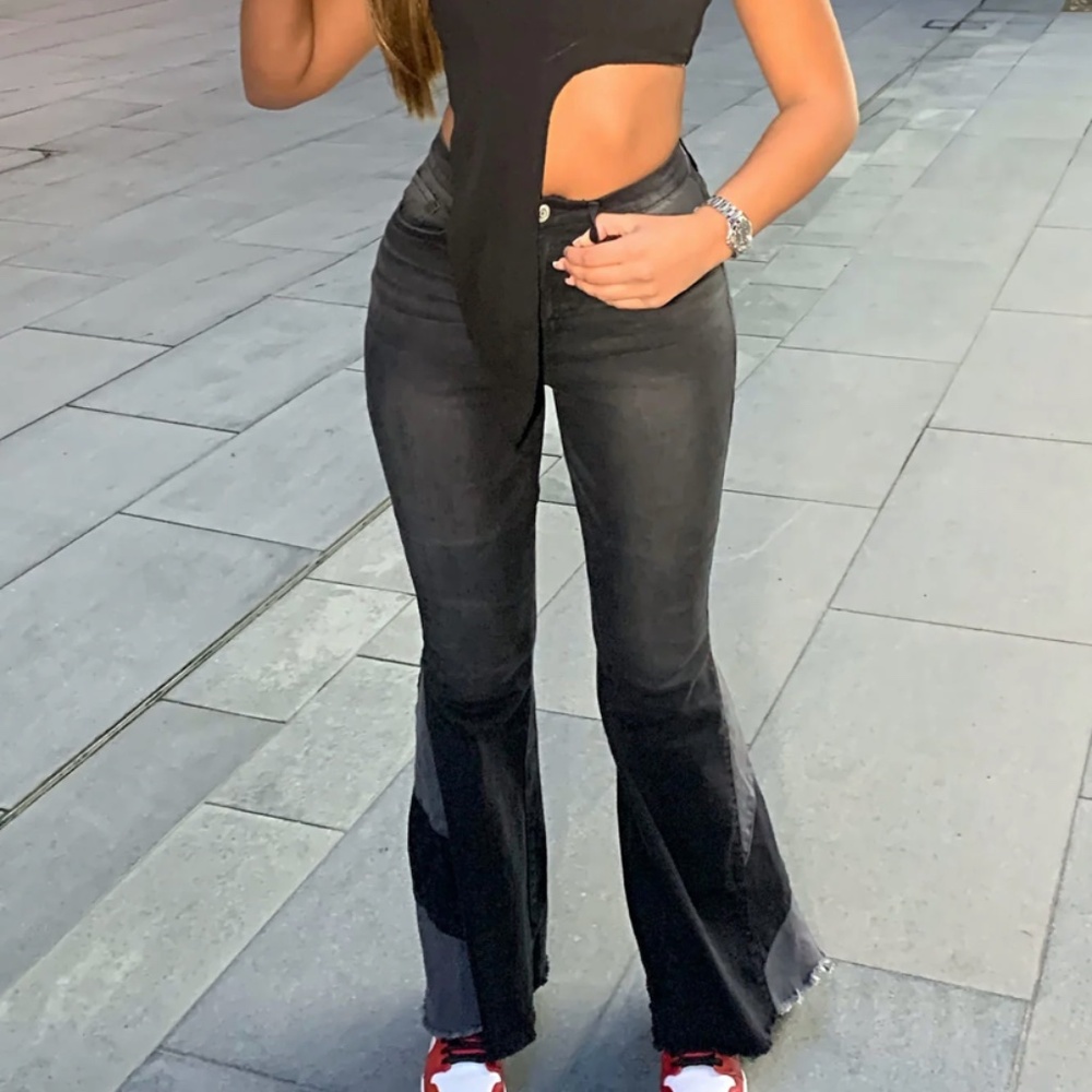 BLACK FADED FLARED JEANS